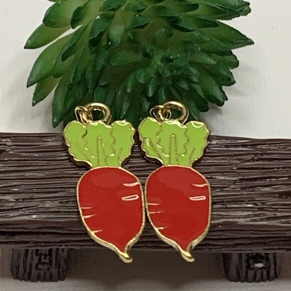 Beet Earring, Vegetable Earring, Funny Food Earring, Gift Idea, Silly Earring - Picture 2 of 4